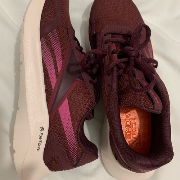 Reebok Burgundy Sneakers Size 8 - Picture 2 of 7